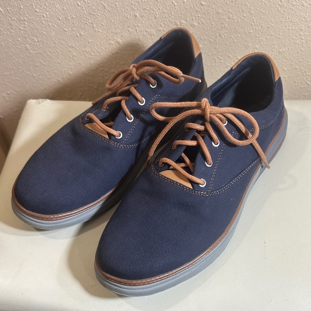 Sketchers Size 10